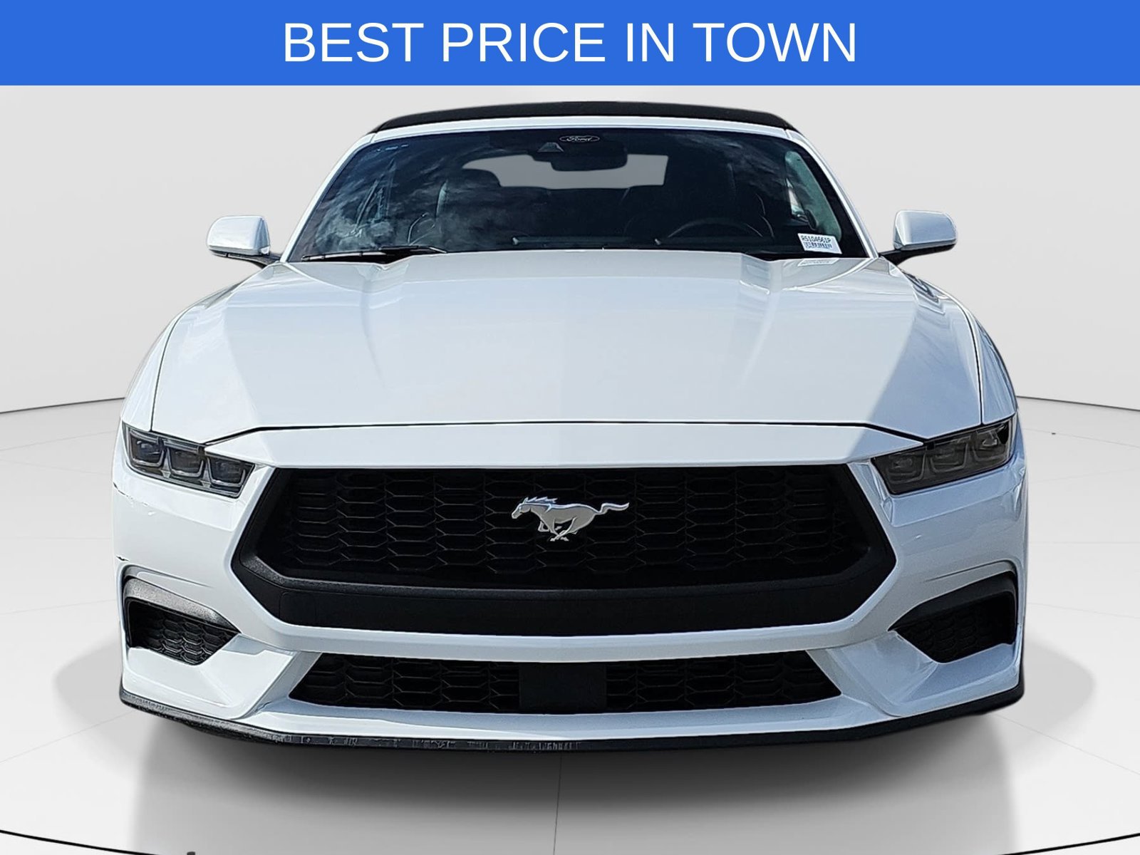 Used 2024 Ford Mustang Convertible RWD image 2