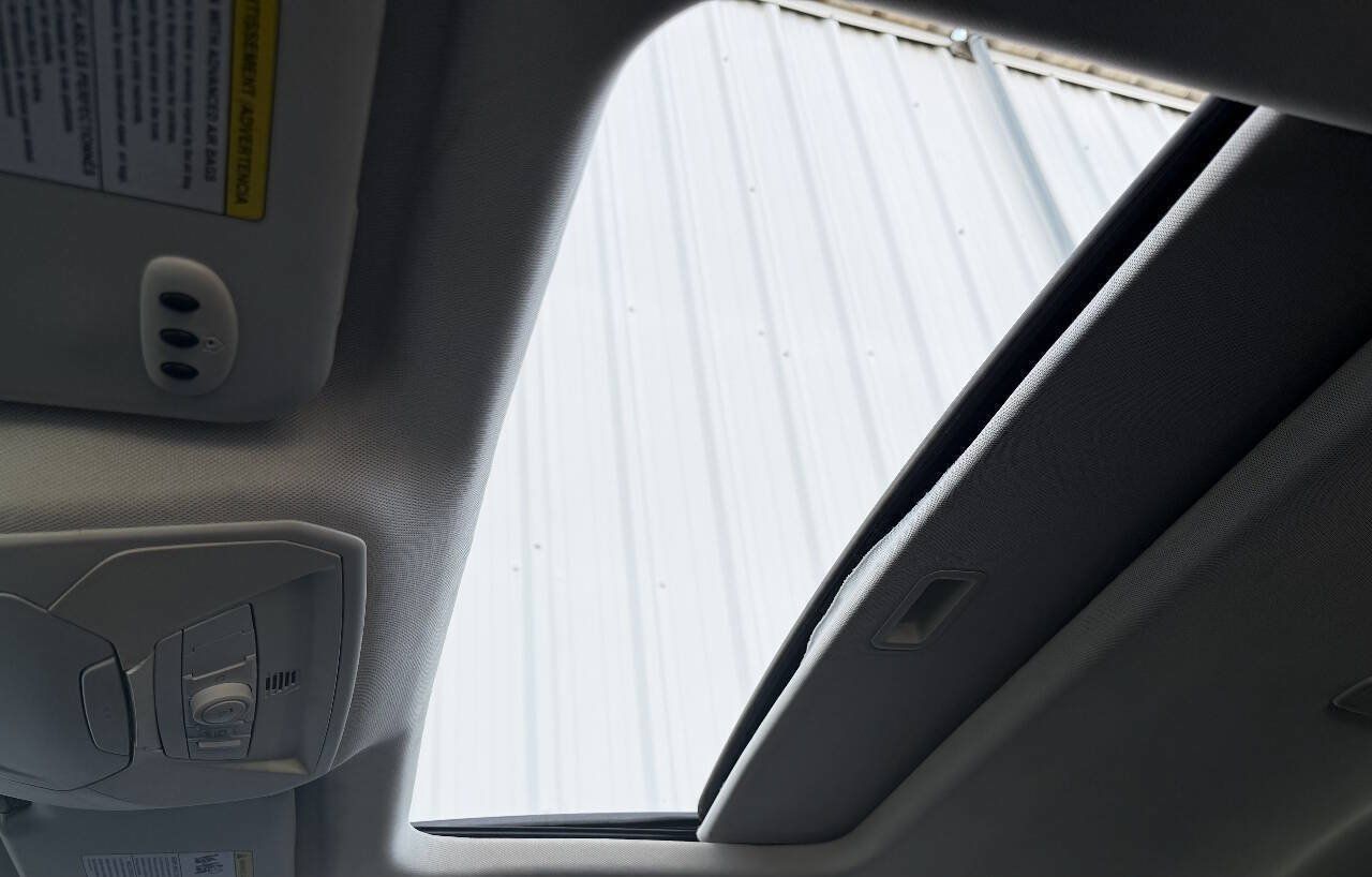 Used 2012 Ford Focus Titanium FWD image 30