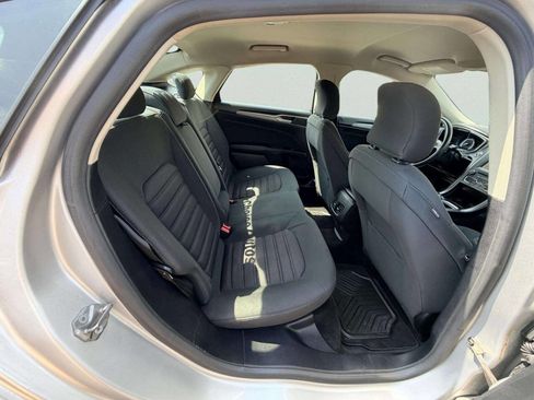 Used 2017 Ford Fusion SE w/ Fusion SE Technology Package FWD image 24
