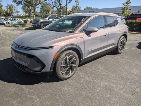 New 2026 Chevrolet Equinox EV LT image 3