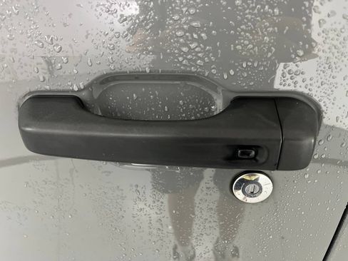 Used 2018 Jeep Wrangler Unlimited Sahara AWD/4WD image 17