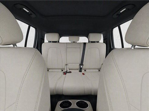 Used 2026 Mercedes-Benz GLB 250 image 25
