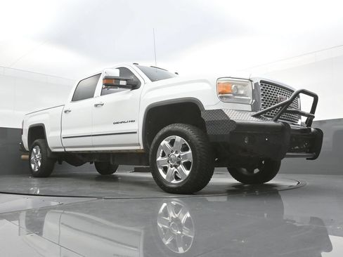 Used 2015 GMC Sierra 2500 Denali w/ Duramax Plus Package AWD/4WD image 47
