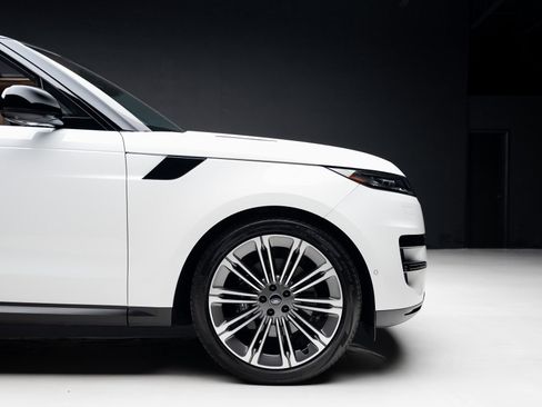 Used 2024 Land Rover Range Rover Sport SE image 38