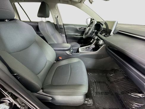 Certified 2025 Toyota RAV4 LE FWD image 28