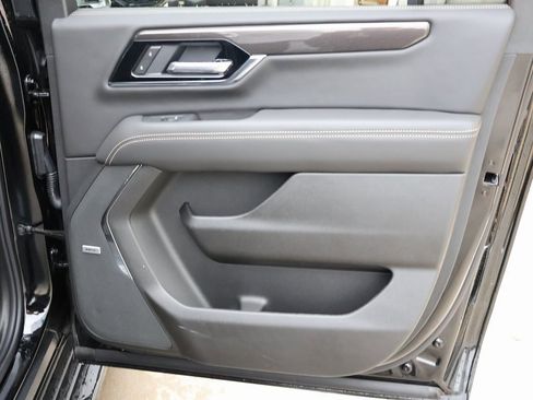 New 2025 GMC Yukon XL Elevation w/ LPO, Elevation Black Package image 39