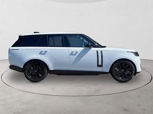 New 2025 Land Rover Range Rover SE image 6