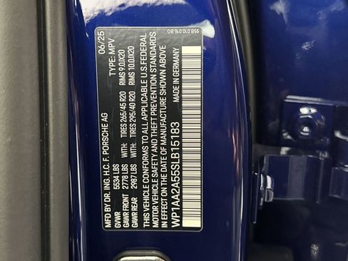 Certified 2025 Porsche Macan image 21