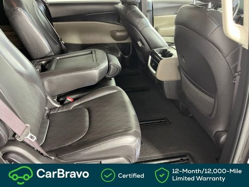 Used 2025 Kia Carnival FWD image 7