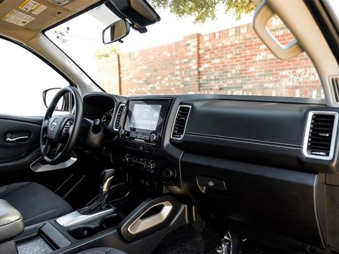 Used 2022 Nissan Frontier SV image 9