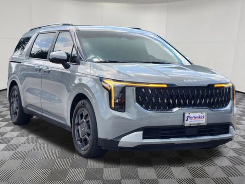 Used 2025 Kia Carnival EX FWD image 3