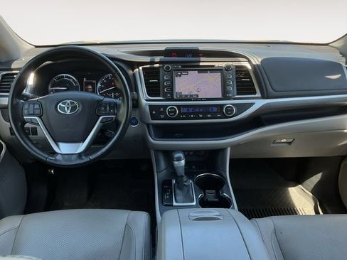 Used 2017 Toyota Highlander Limited w/ Protection Package #3 AWD/4WD image 10