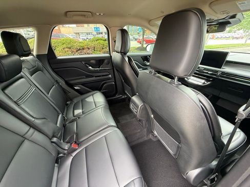 Used 2025 Lincoln Corsair AWD image 37