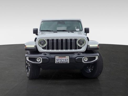 Used 2025 Jeep Wrangler Unlimited Sahara AWD/4WD image 2
