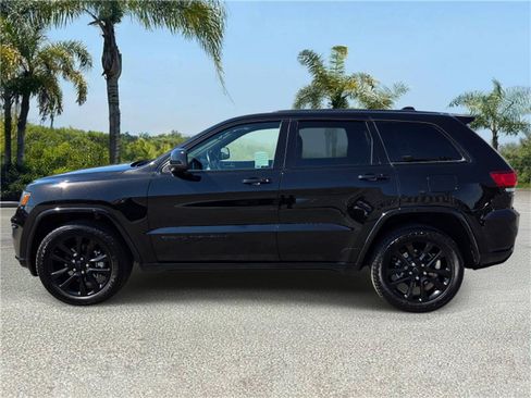 Certified 2021 Jeep Grand Cherokee Laredo X image 2