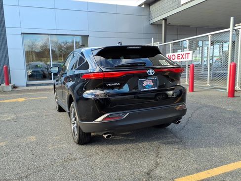 Certified 2023 Toyota Venza XLE image 4