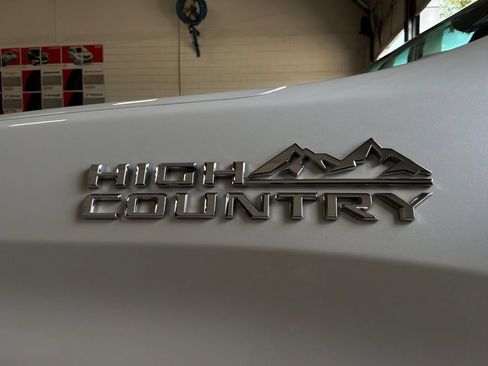 Used 2024 Chevrolet Silverado 1500 High Country w/ High Country Premium Package AWD/4WD image 10