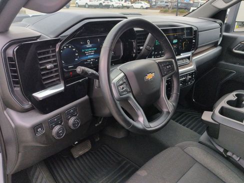 Used 2025 Chevrolet Silverado 2500 LT w/ Convenience Package image 17