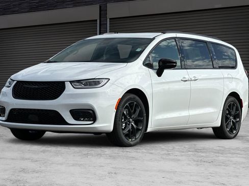 New 2026 Chrysler Pacifica Select image 9