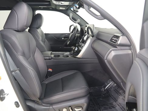Used 2025 Lexus LX 600 4WD w/ Luxury Package image 13