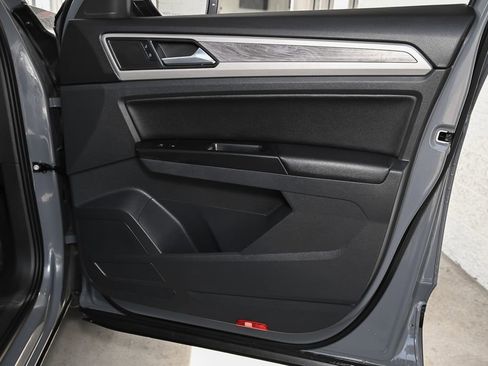 Used 2020 Volkswagen Atlas Cross Sport SE FWD image 38