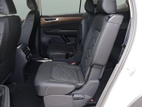 Certified 2026 Volkswagen Atlas SE FWD image 13