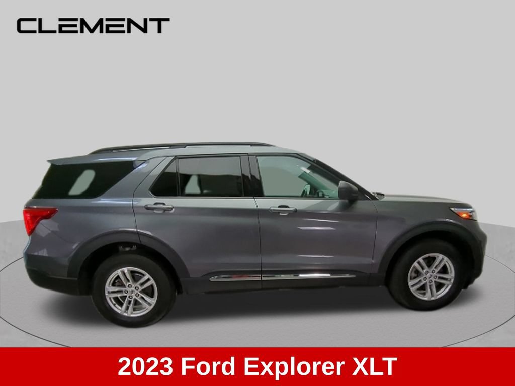 Used 2023 Ford Explorer XLT AWD/4WD image 7