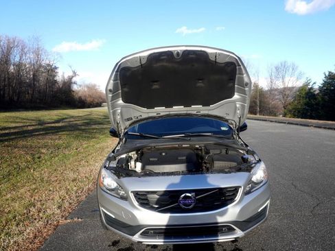 Used 2018 Volvo V60 T5 Cross Country w/ Convenience Package AWD/4WD image 33