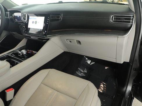 Used 2022 Jeep Wagoneer Series II AWD/4WD image 17