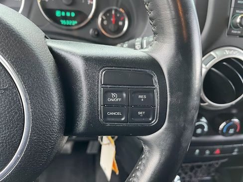 Used 2017 Jeep Wrangler Unlimited Rubicon w/ Connectivity Group image 16