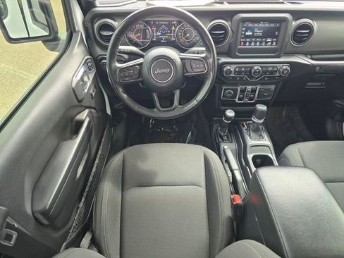 Used 2021 Jeep Gladiator Sport image 4