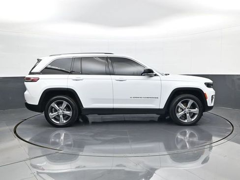 Used 2022 Jeep Grand Cherokee Limited w/ Trailer Tow Prep Group (B) image 4