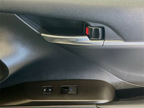 Used 2023 Toyota Camry SE image 31