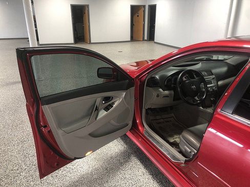 Used 2009 Toyota Camry SE FWD image 12