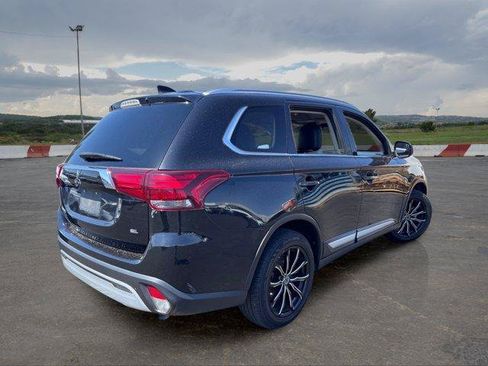 Used 2020 Mitsubishi Outlander SE FWD image 3