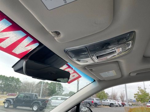 Used 2023 Genesis GV70 2.5T w/ Select Package image 21