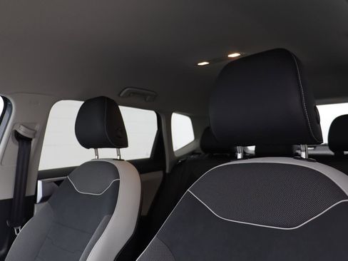 New 2026 Volkswagen Taos SE image 12