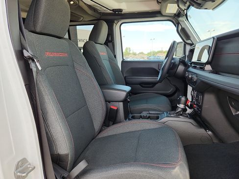Used 2025 Jeep Wrangler Unlimited Rubicon AWD/4WD image 15