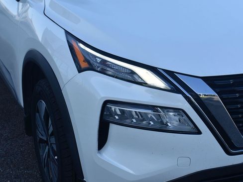 Used 2023 Nissan Rogue SV FWD image 18