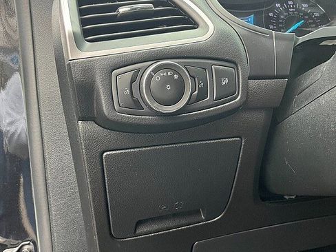 Used 2023 Ford Edge SE image 12