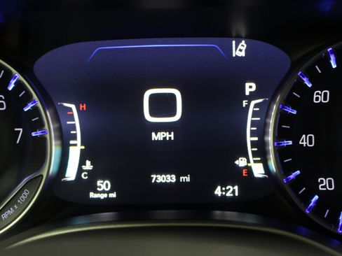 Used 2023 Chrysler Pacifica Touring-L FWD image 14