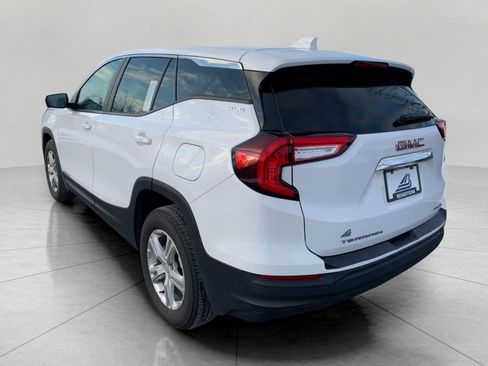 Used 2024 GMC Terrain SLE image 12