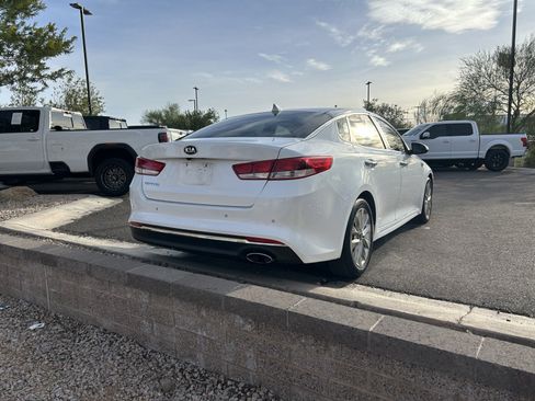 Used 2018 Kia Optima LX w/ 17" Alloy Wheels Package image 3