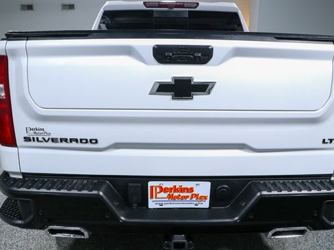 Used 2024 Chevrolet Silverado 1500 LT Trail Boss w/ LT Trail Boss Premium Package AWD/4WD image 8