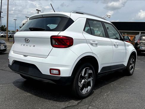Used 2025 Hyundai Venue SEL FWD image 6