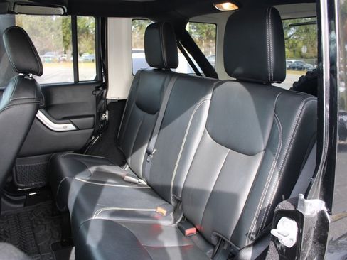 Used 2016 Jeep Wrangler Unlimited Rubicon image 26