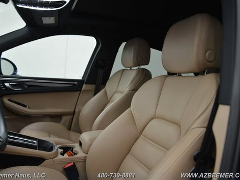 Used 2023 Porsche Macan AWD/4WD image 14