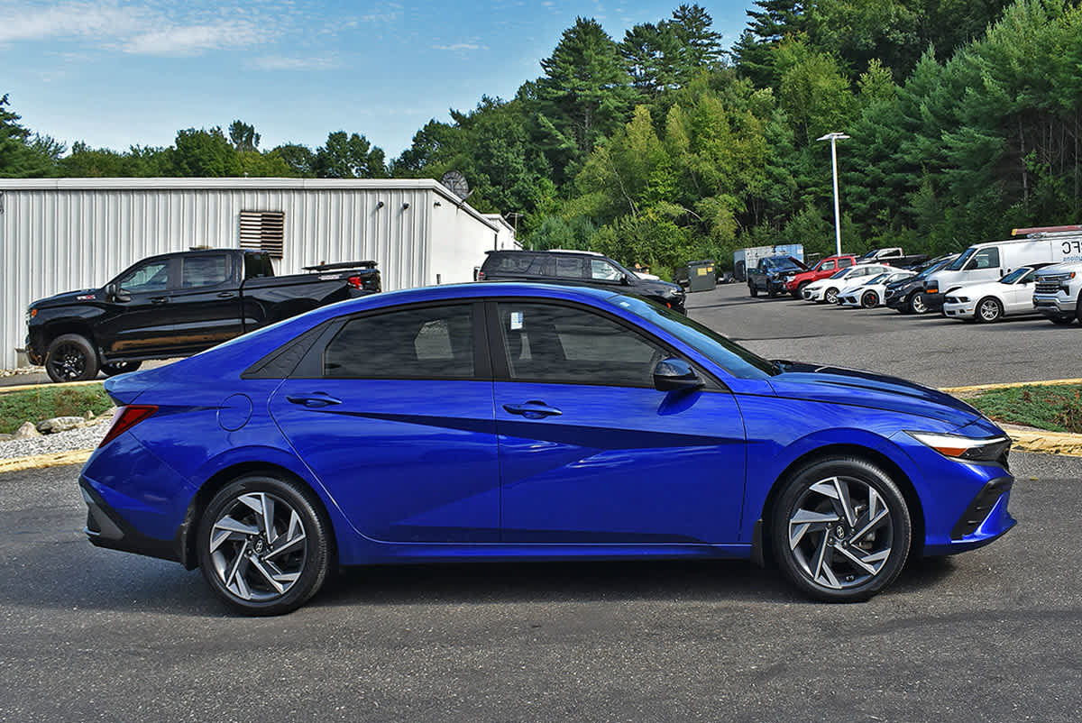 Used 2025 Hyundai Elantra Sport FWD image 6