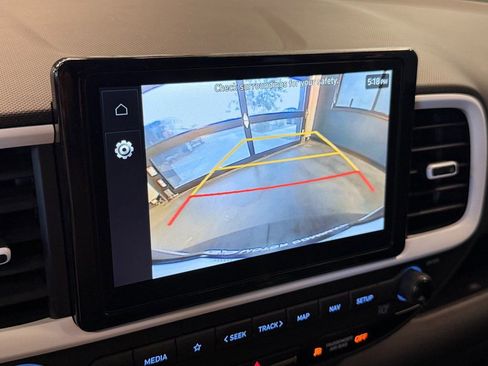 Used 2025 Hyundai Venue Limited image 13