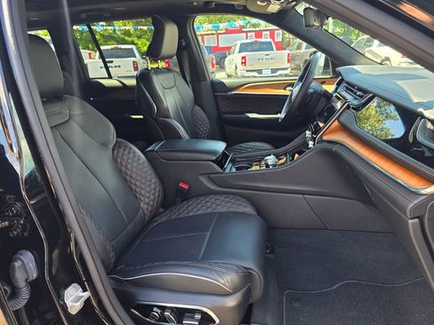 Used 2023 Jeep Grand Cherokee Summit AWD/4WD image 22